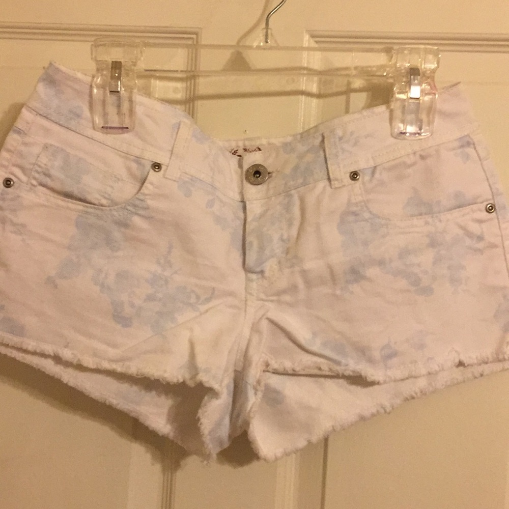 Cute short shorts.